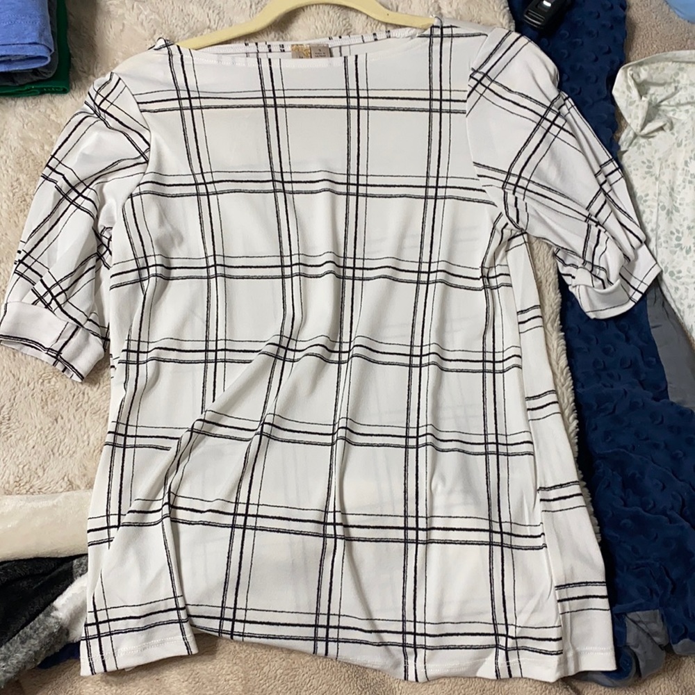 3️⃣for$20🤩 NWOT Misia puff-sleeve top